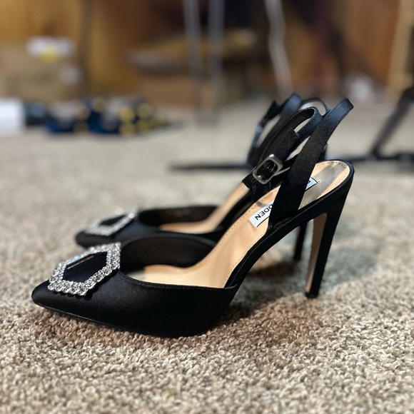 Steve Madden Black Satin Pumps w/ Jewel Toe - Picture 6 of 8